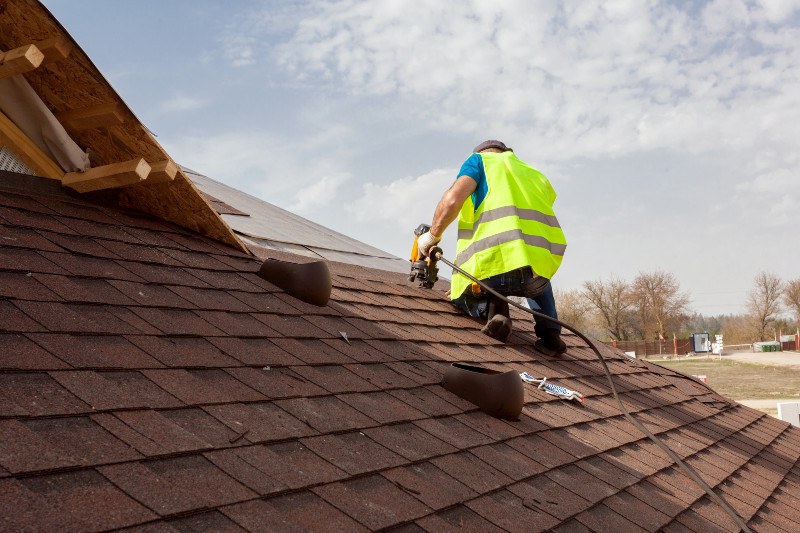 Hire Lauded Contractors to Take Care of Roof Repair in Newnan, GA
